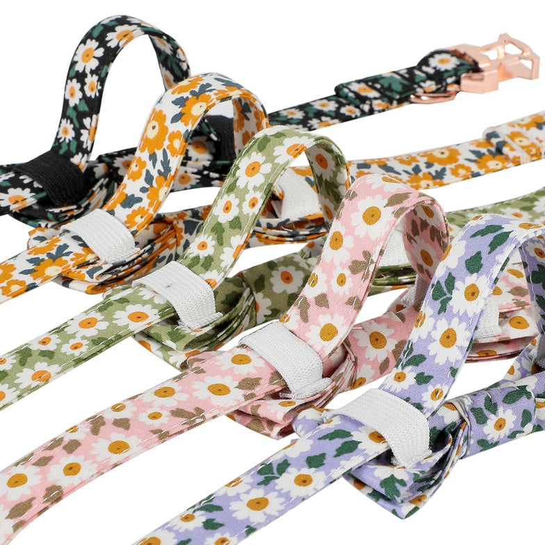 Dog Collar
Floral Pattern Adjustable Dog Collar