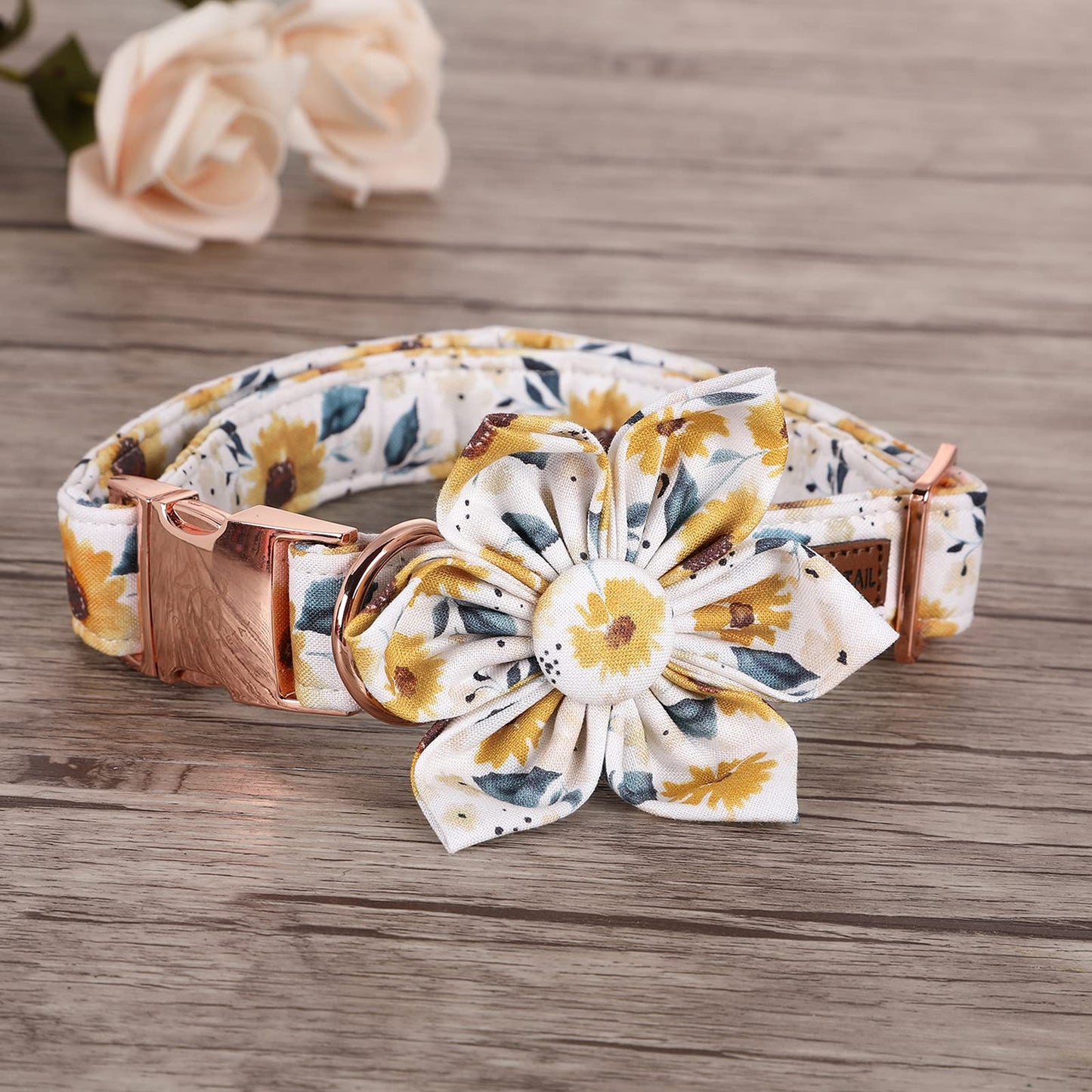 Elegant little tail Sunflower Girl Dog Collar for Female Dogs, Pet Collar Adjustable Dog Collars with Flower Gift for Medium Dogs